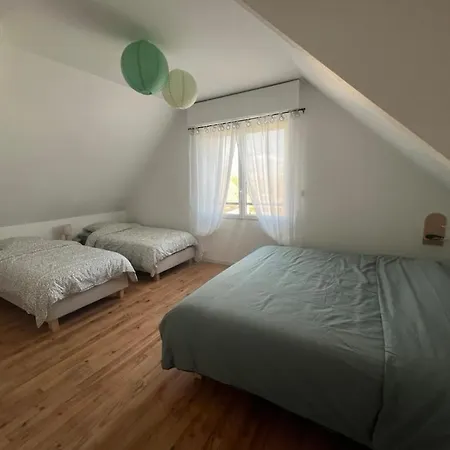 Holiday home Grande Maison, 10 Voyageurs, Jardin Et Terrain De Petanque *